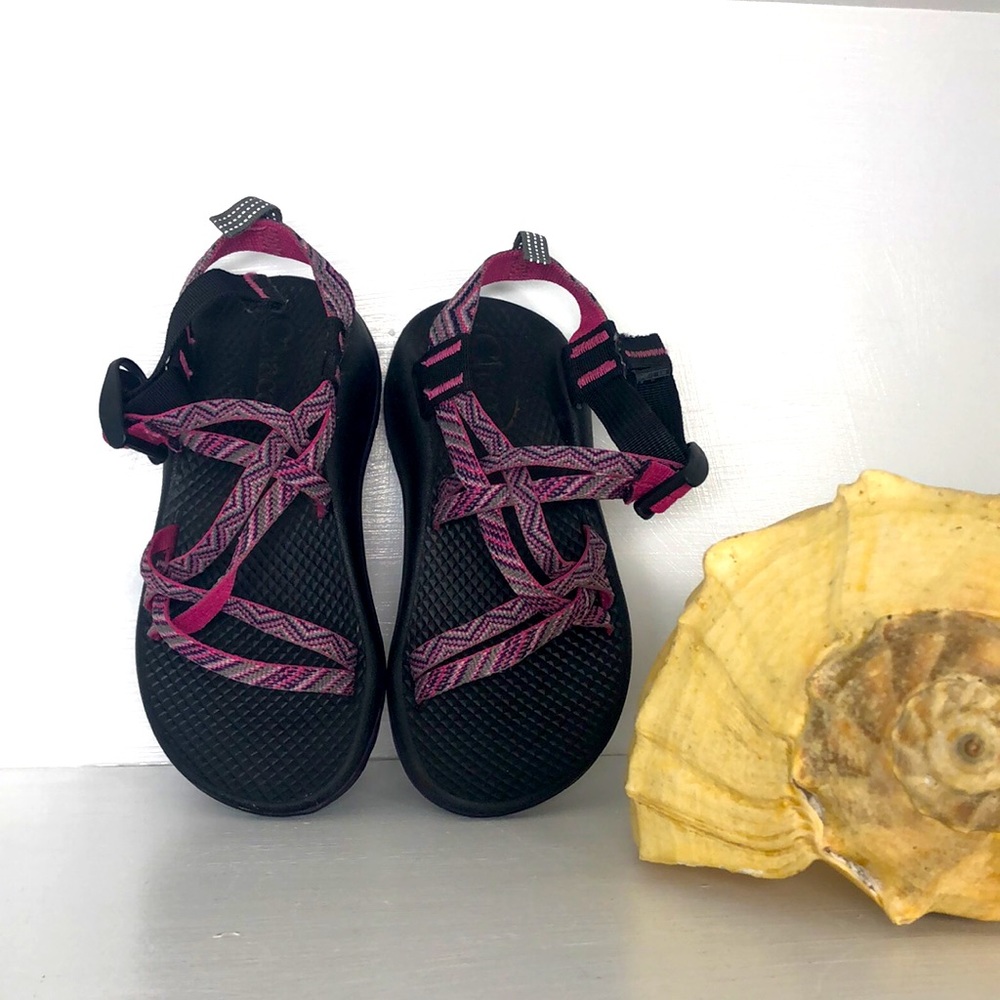 Chaco Sandals Pink Purple Chevron Girls Size 1